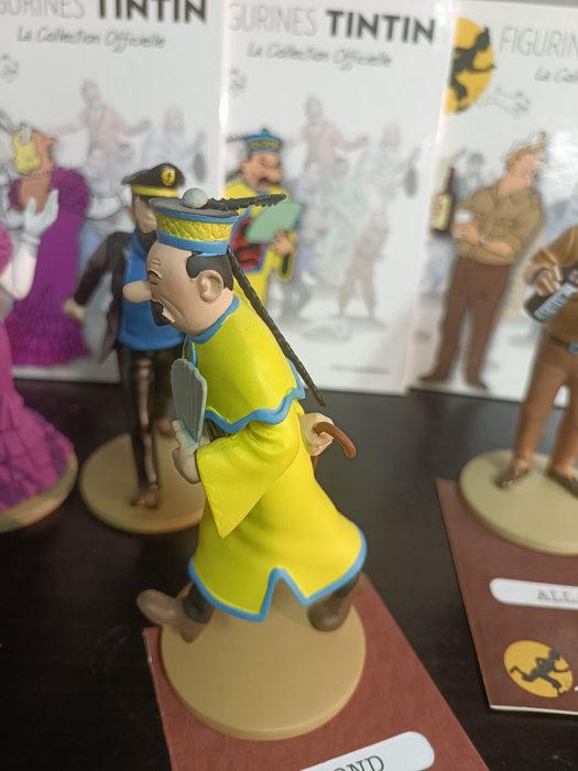 Moulinsart - Tintin - Ensemble de 5 figurines + livret et passeports - La collection officielle