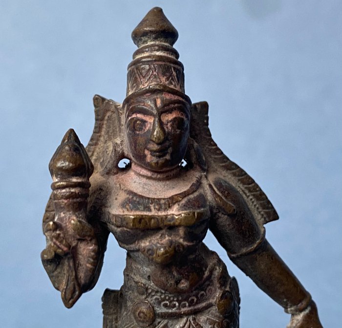 Shri Devi kvindelig guddom hvis betydning er "Hun der skinner" - Engangs voks bronze støbning - Indien - Moguldynastiet - III (1627-1857)