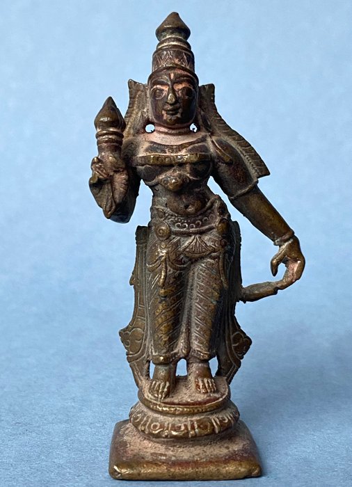 Shri Devi kvindelig guddom hvis betydning er "Hun der skinner" - Engangs voks bronze støbning - Indien - Moguldynastiet - III (1627-1857)