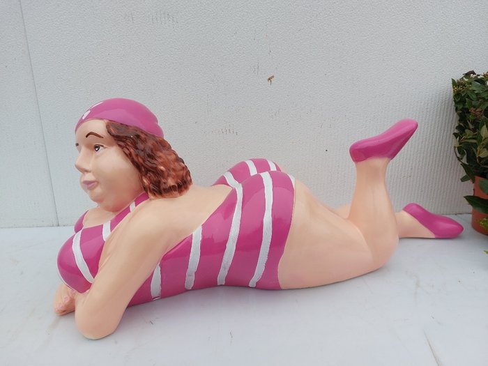 Statue, statue 75 cm length of lying lady in bathing suit - 30 cm - polyresin