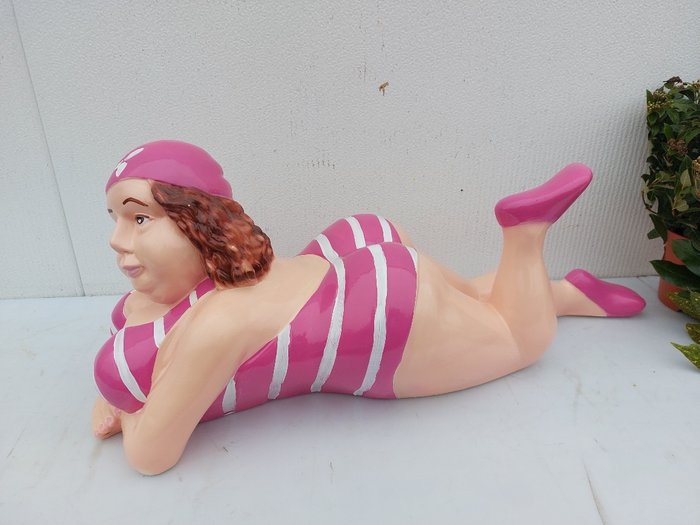 Statue, statue 75 cm length of lying lady in bathing suit - 30 cm - polyresin