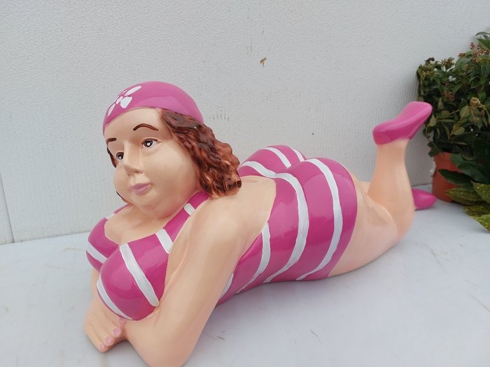 Statue, statue 75 cm length of lying lady in bathing suit - 30 cm - polyresin