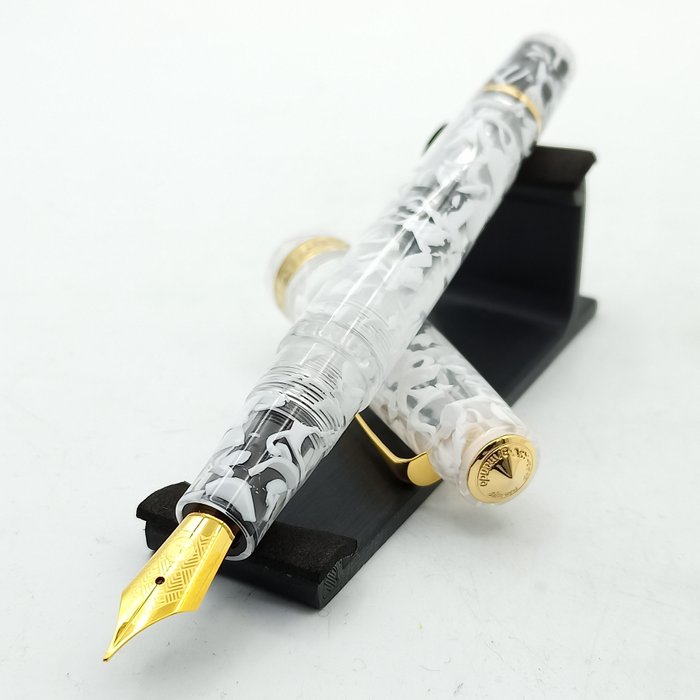 Armando Simoni Club - Studio - White Guatemala - Gold Trim - Fyldepen