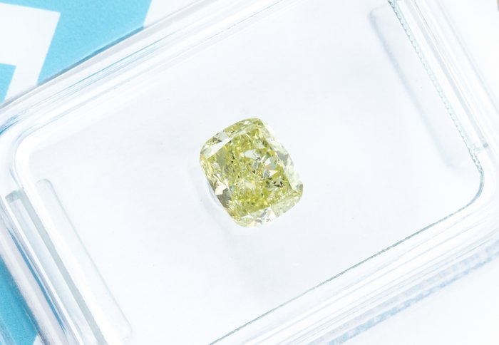 Ingen mindstepris - 1 pcs Diamant  (Naturfarvet)  - 0.82 ct - Pude - Fancy Grønlig Gul - I1 - International Gemological Institute (IGI)