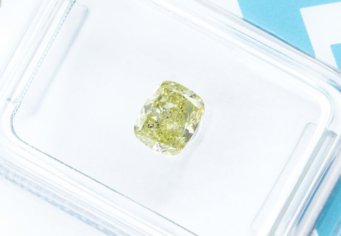 Ingen mindstepris - 1 pcs Diamant  (Naturfarvet)  - 0.82 ct - Pude - Fancy Grønlig Gul - I1 - International Gemological Institute (IGI)