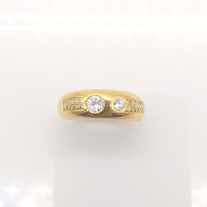 Ring - 18 kraat Gulguld -  0.65ct. tw. Diamant (Natur)