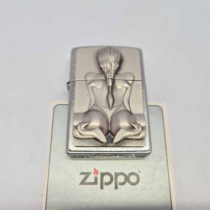 Zippo - Pin-up - Lighter - Messing