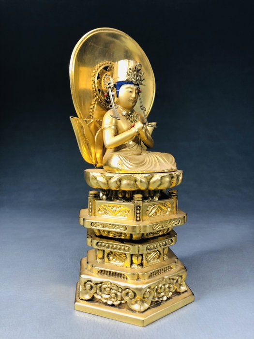 Buddha Amitabha seated statue of 阿弥陀如来坐像（Amida Nyorai）Okimono - Statue Træ, Guld lakeret - Japan  (Ingen mindstepris)