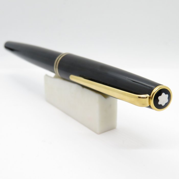 Montblanc - Classic (black) - 14k gold nib (F) - Fyldepen