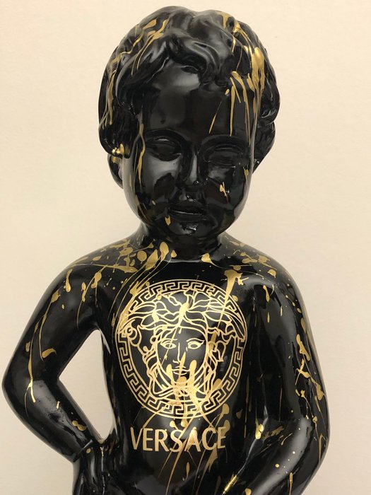 GF Exclusives - Versace x Peeing Boy Sculpture