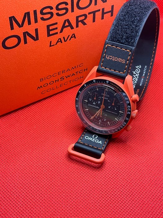 Swatch - Swatch x omega mission on earth LAVA - Ingen mindstepris - Unisex - 2020+