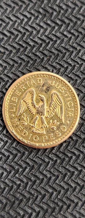 Venezuela. Gold Coin Pueblos Unidos Americanos Libertad 1863 rare type of coin. Gold 1/2 Peso 1863  (Ingen mindstepris)