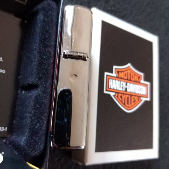 Zippo - Harley Davidson "Eagle Banner", unopened strip - high polished chrome case - new - Lommelighter - Stål (rustfrit)