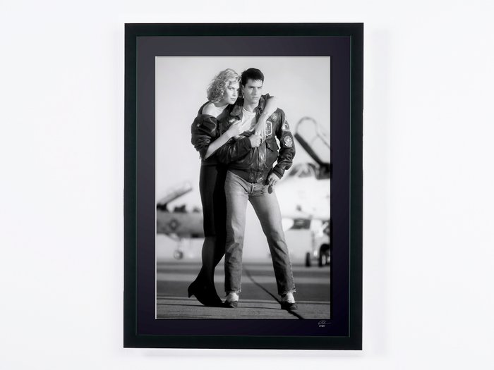 Top Gun 1986 - Tom Cruise  Kelly McGillis - Fine Art Photography - Luxury Wooden Framed 70X50 cm - Limited Edition Nr 04 of 30 - Serial ID 17098 - Original Certificate (COA), Hologram Logo Editor and QR Code - 100% New items.