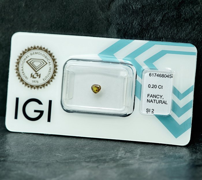 Ingen mindstepris - 1 pcs Diamant  (Naturfarvet)  - 0.20 ct - Fancy Grålig Gul - SI2 - International Gemological Institute (IGI)