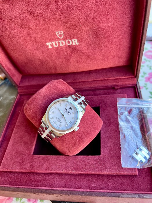 Tudor - Glamour Automatic Diamond Date - 55000 - Unisex - 2023