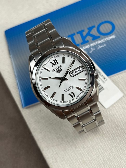 Seiko - 5 - Automatic Day Date - Ingen mindstepris - SNKL51K1 - Mænd - 2011-nu