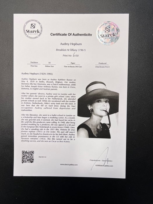 Audrey Hepburn - Breakfast at Tiffany's (1961) - Fine Art Photography - Luxury Wooden Framed 70X50 cm - Limited Edition Nr 03 of 50 - Serial ID 20113 - Original Certificate (COA), Hologram Logo Editor and QR Code - 100% New items.