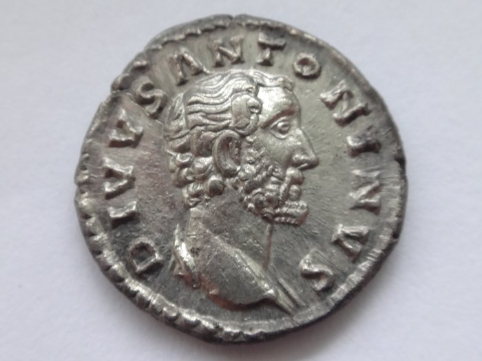 Romarriket Divus Antoninus Pius Died AD 161Consecration issue AR Denarius