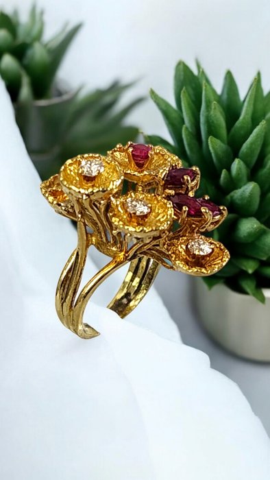 Ring - 18 kraat Gulguld, Smuk vintage 18K guld- og diamantring -  0.55ct. tw. Diamant (Natur)