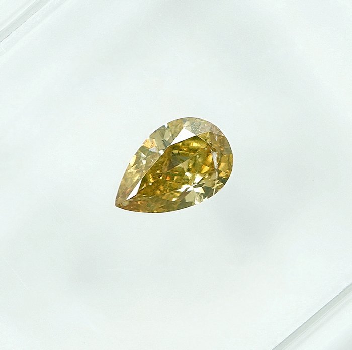 Ingen mindstepris - 1 pcs Diamant  (Naturfarvet)  - 0.22 ct - Fancy Grønlig Gul - I1 - Gem Report Antwerp (GRA)