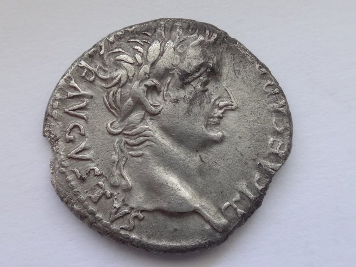 Romarriket. Tiberius. AD 14-37. AR Denarius "Tribute Penny" type.. Denarius