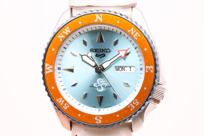 Seiko - Seiko 5 - Ingen mindstepris - SRPF63K1 | 4R36-09T0 | One-Piece NAMI Edition - Mænd - 2011-nu