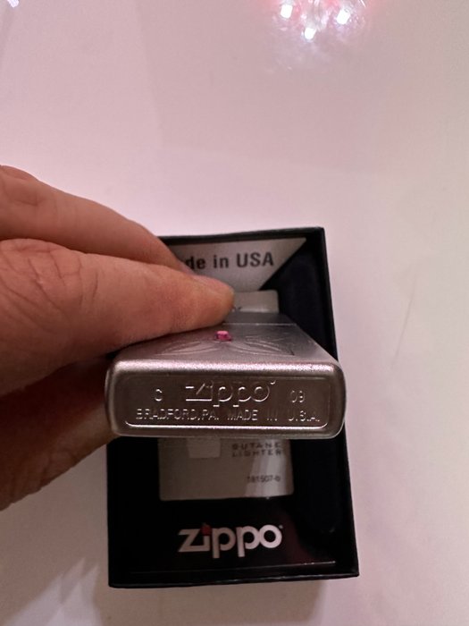 Zippo - Lighter - Jern (støbt/smeltet)