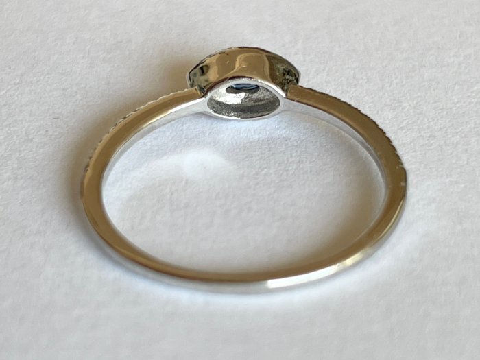 Ingen mindstepris - Ring 9K guld - safir, diamanter