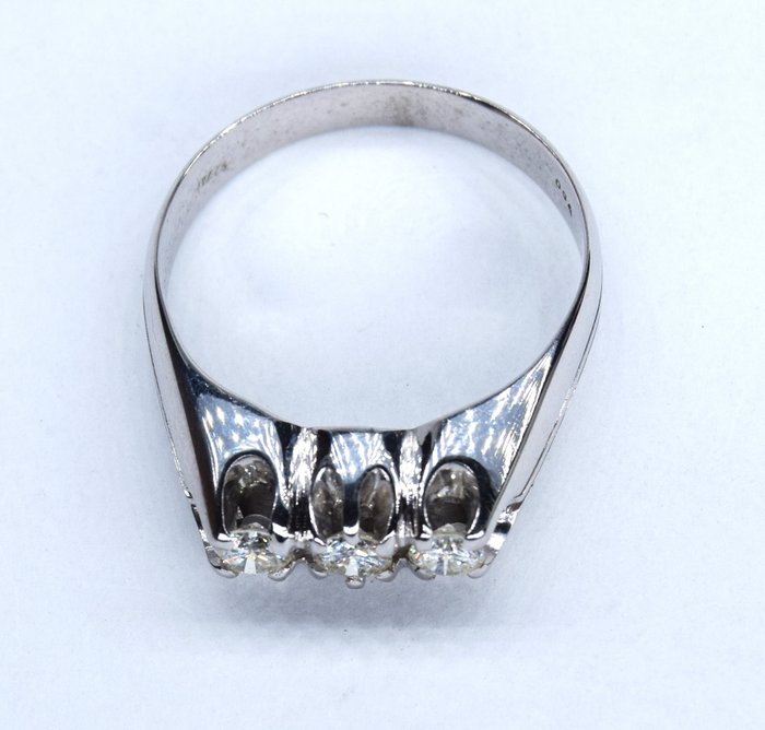 Ring - 18 kraat Hvidguld -  0.75ct. tw. Diamant (Natur)  - trilogi