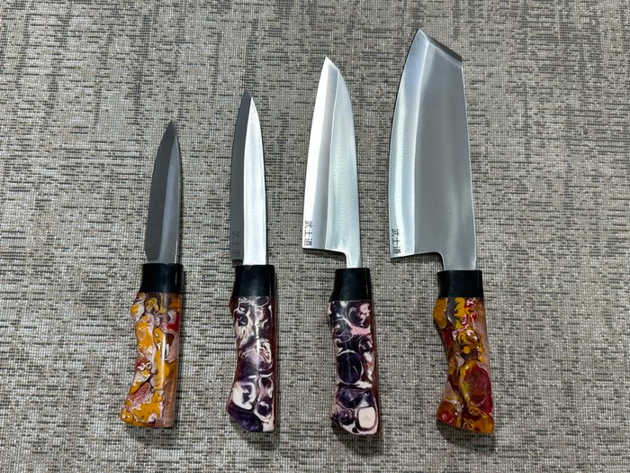 Køkkenkniv - Chef's knife -  Japanske D2 Steel Bunka, Santoku  Petty Chef Knive - D2 Steel  Designing Mix Udsøgt farvet harpikshåndtag - Japan