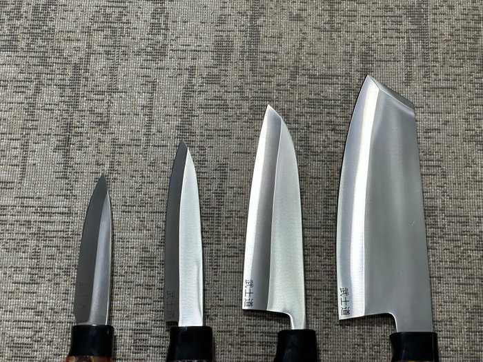 Køkkenkniv - Chef's knife -  Japanske D2 Steel Bunka, Santoku  Petty Chef Knive - D2 Steel  Designing Mix Udsøgt farvet harpikshåndtag - Japan