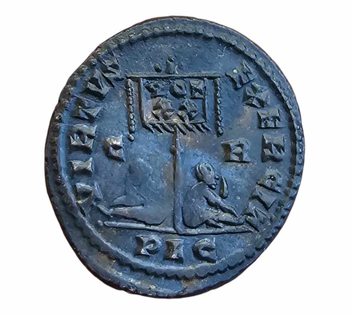 Romarriket. Constantine I (AD 306-337). Centenionalis Lugdunum mint. VIRTVS EXERCIT  - two captives flanking vexillum inscribed VOT / XX  (Ingen mindstepris)