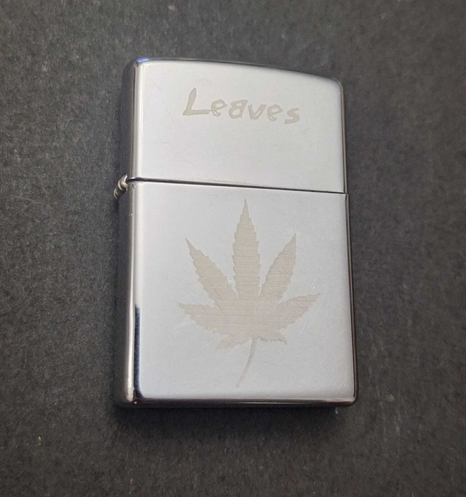 Zippo, Leaves Hoja Verde  Año 2005 Mes Mayo - Lighter - Stål