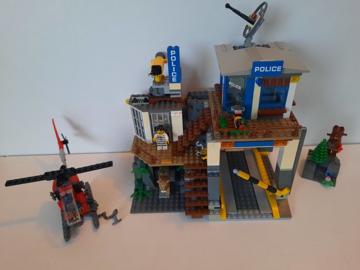 Lego - City - 60174 - Bergpolitie Politiekantoor op de Berg