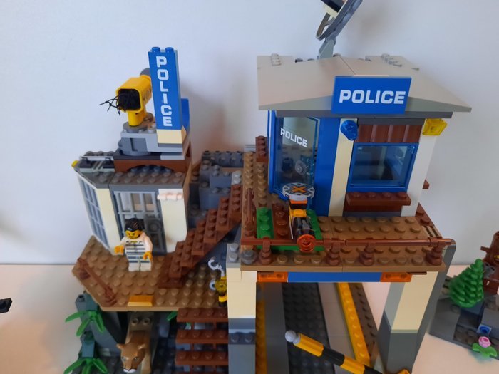 Lego - City - 60174 - Bergpolitie Politiekantoor op de Berg