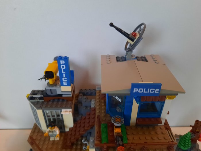 Lego - City - 60174 - Bergpolitie Politiekantoor op de Berg