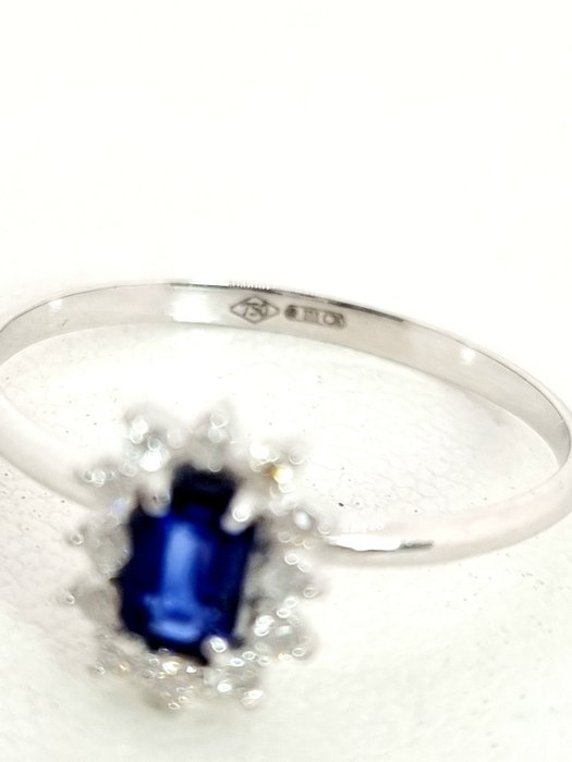 Ring - 18 kraat Hvidguld Safir - Diamant