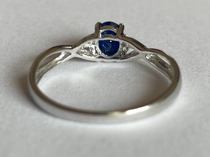 Ingen mindstepris - Ring 9K guld - safir, diamanter