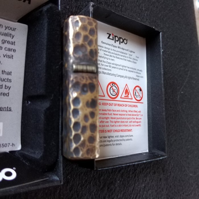 Zippo - Asteroid Crater Alien - antique brass armor case - new - Lommelighter - Stål (rustfrit)