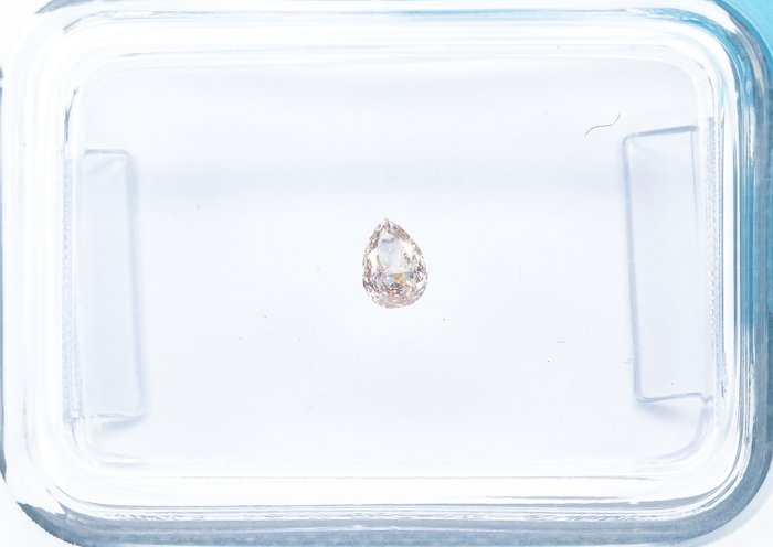 Ingen mindstepris - 1 pcs Diamant  (Naturfarvet)  - 0.09 ct - Pære - Fancy light Brunlig Lyserød - VVS2 - International Gemological Institute (IGI)