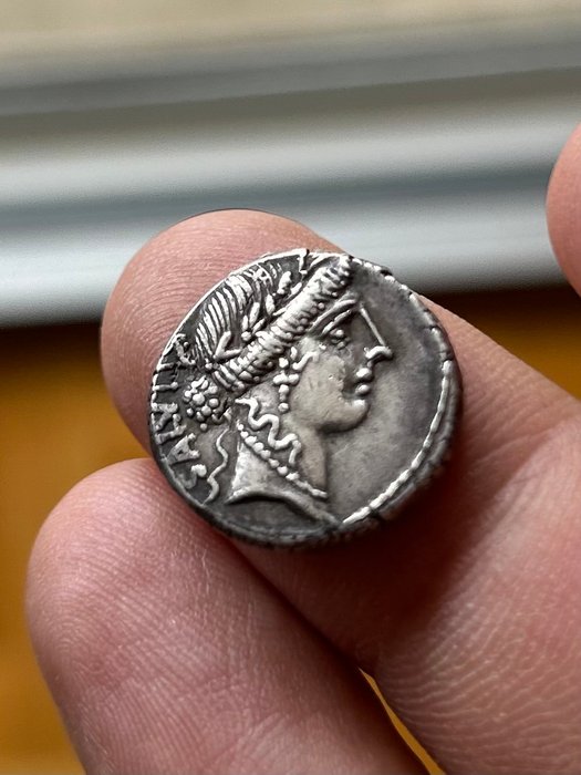 Romerska republiken Mn Acilius Glabrio 49 fKr Denarius