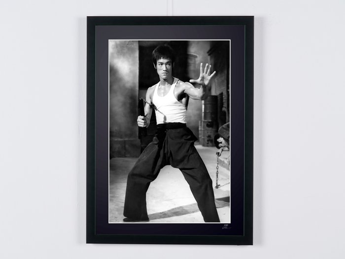 The Way Of The Dragon (1972) - Bruce Lee as "Lee" - Fine Art Photography - Luxury Wooden Framed 70X50 cm - Limited Edition Nr 07 of 35 - Serial ID 20550 - Original Certificate (COA), Hologram Logo Editor and QR Code - 100% New items.