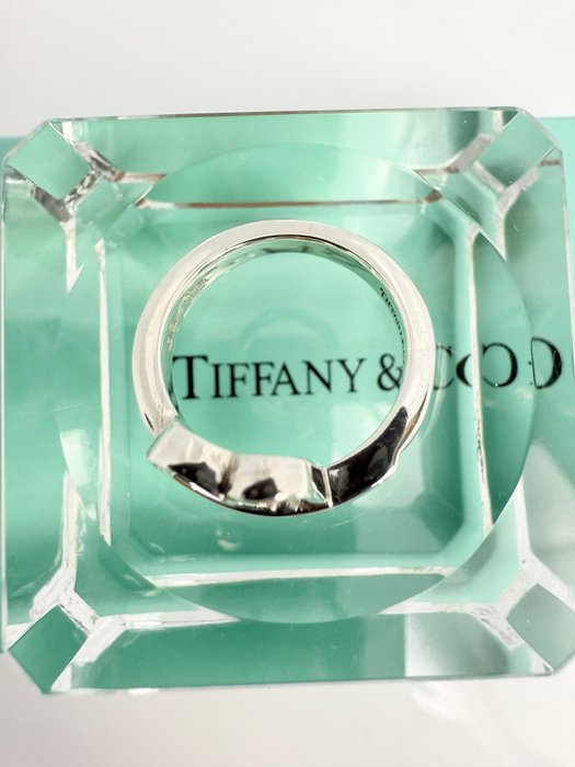 Ingen mindstepris - Tiffany  Co. - Ring - Loving Heart Sølv