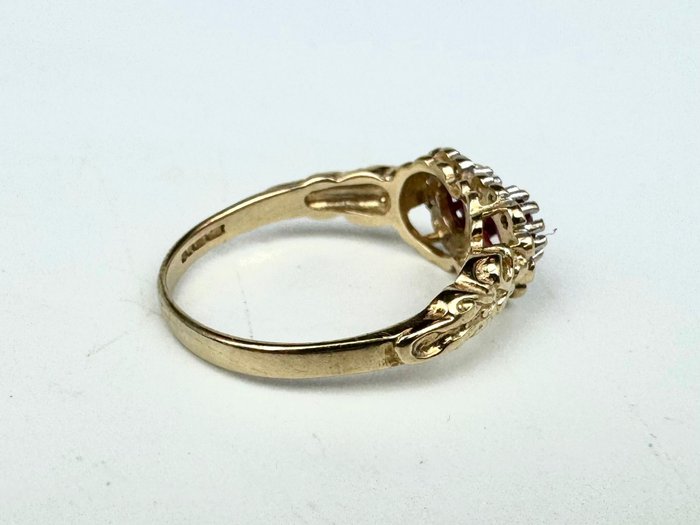 Ingen mindstepris - Ring - 10 kt. Gulguld -  2.55ct. tw. Rubin - Diamant