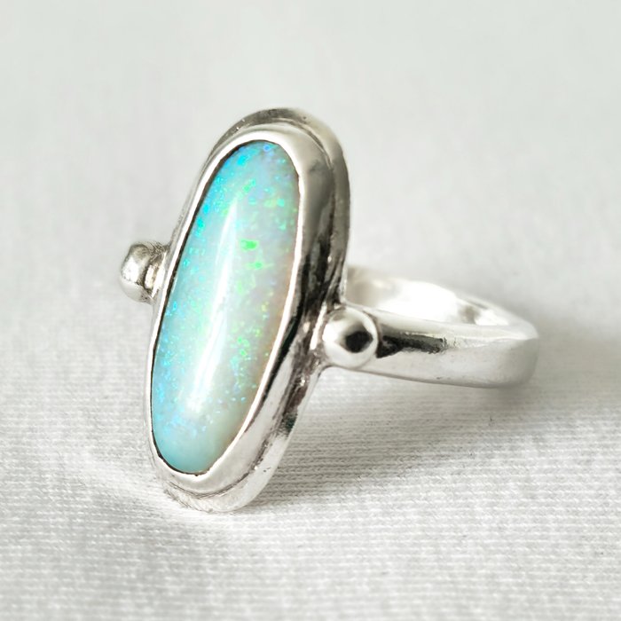 Ingen mindstepris - Ring Sølv - 6 ct australsk opal