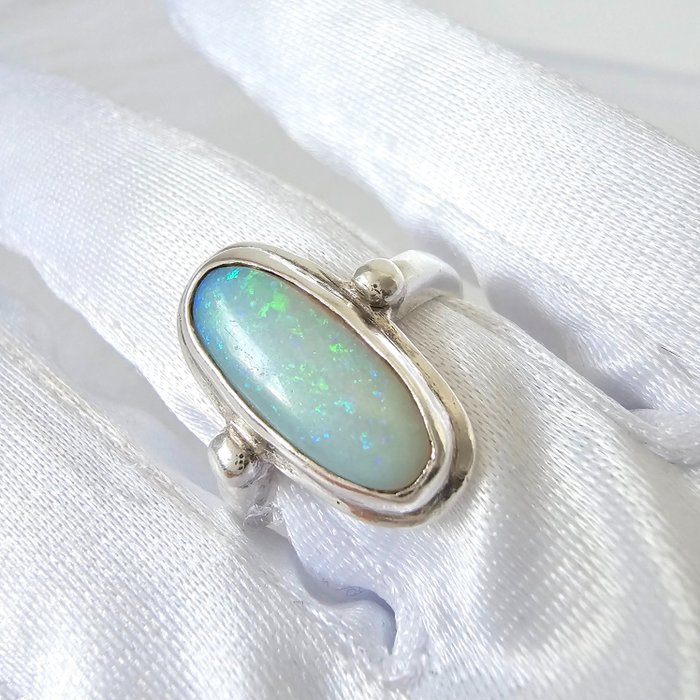 Ingen mindstepris - Ring Sølv - 6 ct australsk opal