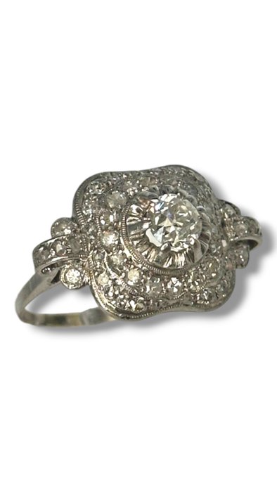 Ring Platin, Smuk art deco platin og 1,29 karat diamantring -  1.29ct. tw. Diamant (Natur)