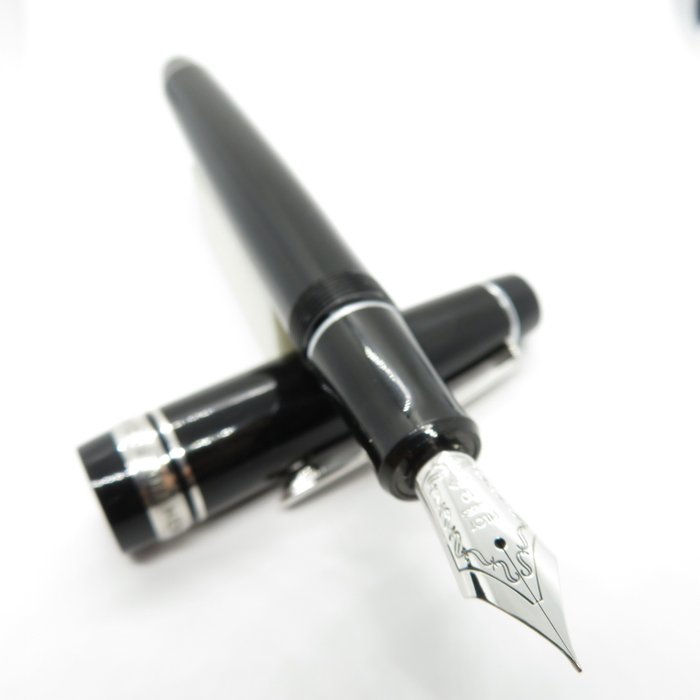 Pilot - Custom Heritage 912 (black  silver) - 14K gold #10 nib (F) - Fyldepen