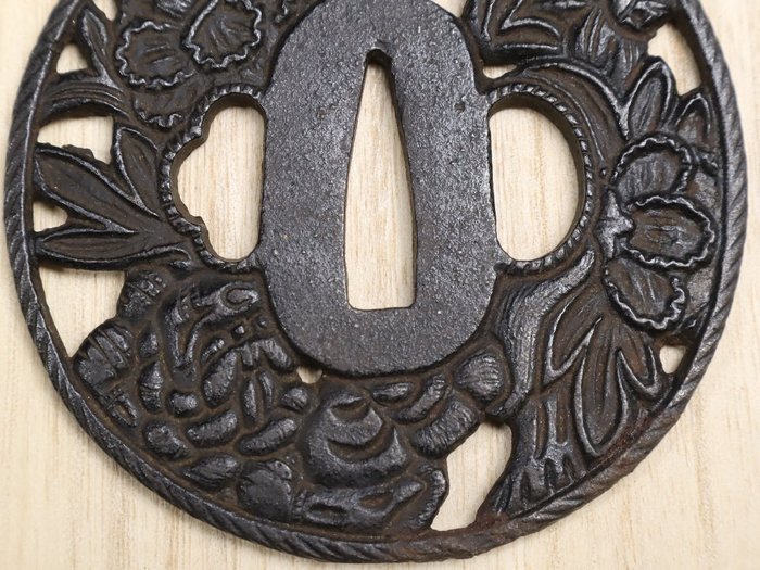 Blomstertema Tsuba - Japan - Edo-perioden (1600-1868)